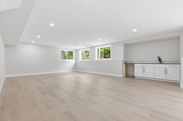 174 Winn St, Burlington, MA 01803