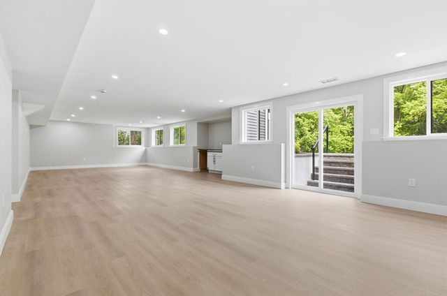 174 Winn St, Burlington, MA 01803