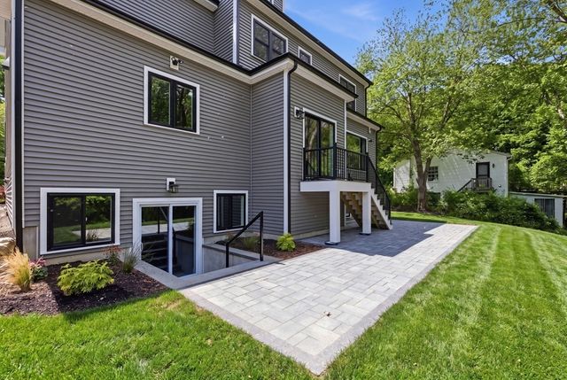 174 Winn St, Burlington, MA 01803
