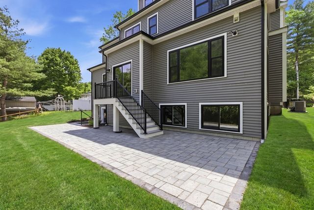 174 Winn St, Burlington, MA 01803
