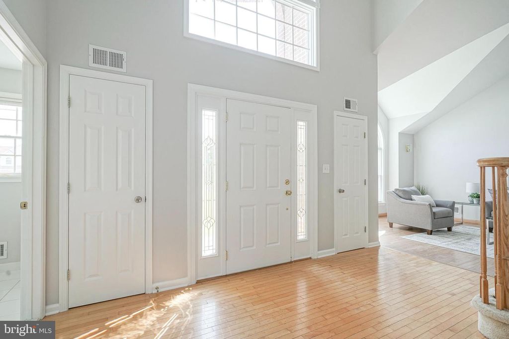 6 JORDAN CT, Cherry Hill, NJ 08003