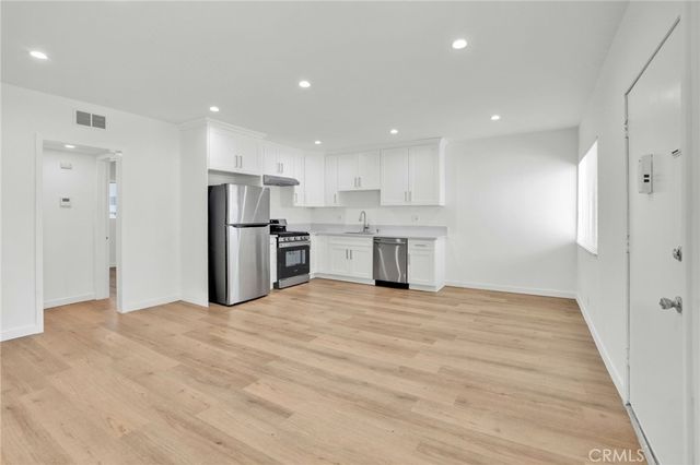 13018 Valleyheart Drive 4, Studio City, CA 91604