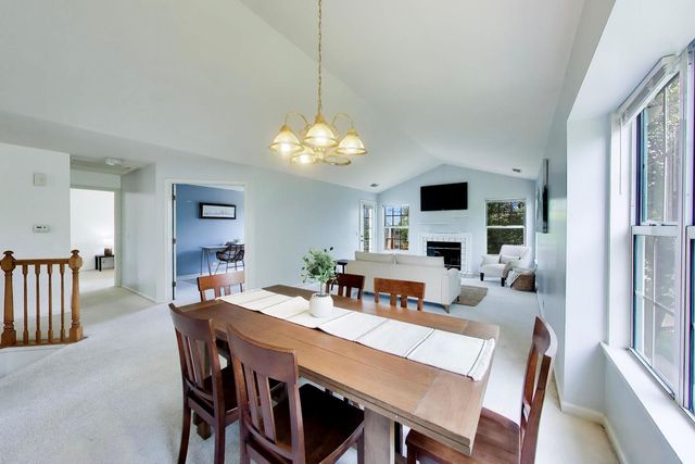 2802 Gilcrest Court, Schaumburg, IL 60193