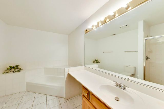 2802 Gilcrest Court, Schaumburg, IL 60193