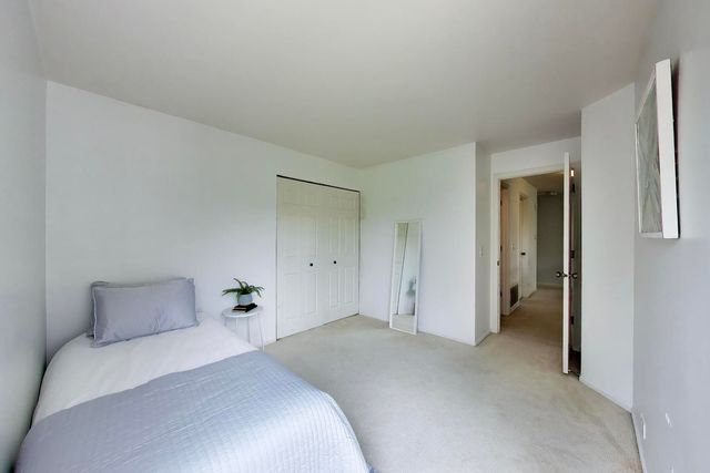 2802 Gilcrest Court, Schaumburg, IL 60193
