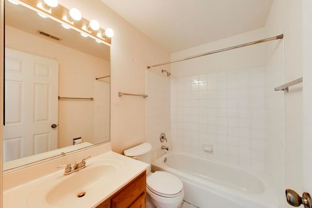 2802 Gilcrest Court, Schaumburg, IL 60193