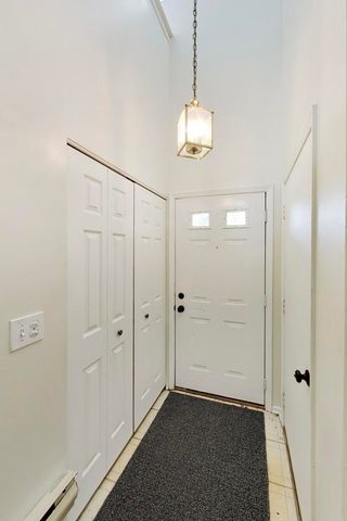 2802 Gilcrest Court, Schaumburg, IL 60193