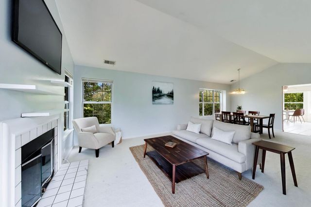 2802 Gilcrest Court, Schaumburg, IL 60193