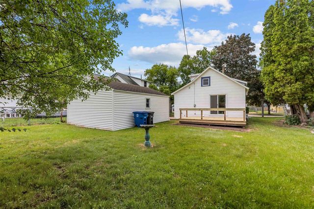 926 DOVE STREET, Oshkosh, WI 54902