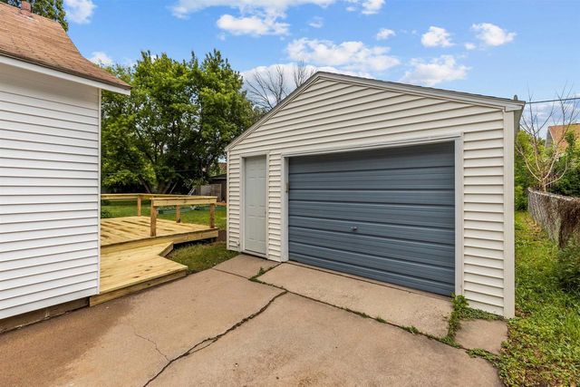 926 DOVE STREET, Oshkosh, WI 54902
