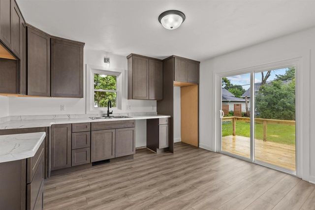 926 DOVE STREET, Oshkosh, WI 54902