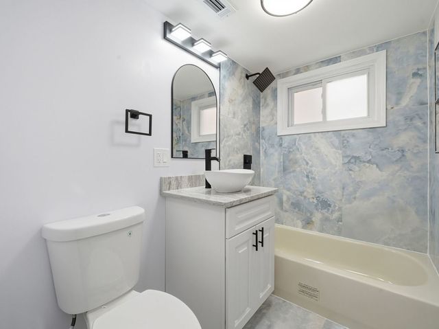 8359 S State Street, Chicago, IL 60619