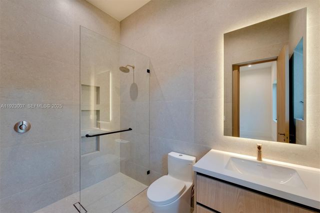 6840 SW 92nd St, Pinecrest, FL 33156