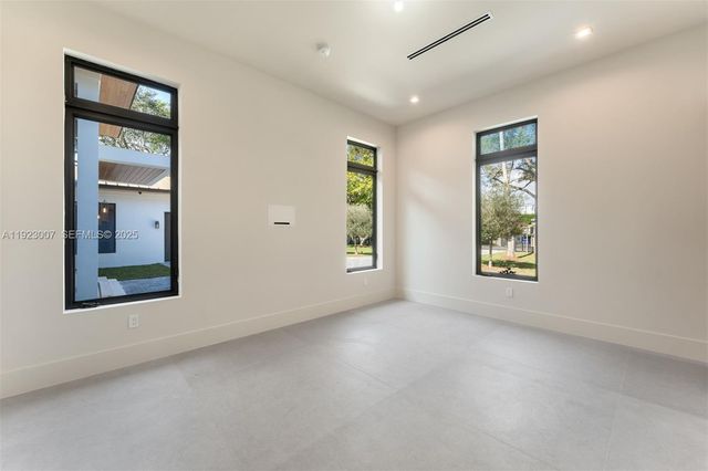 6840 SW 92nd St, Pinecrest, FL 33156