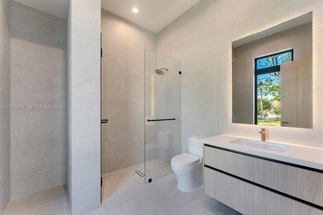 6840 SW 92nd St, Pinecrest, FL 33156