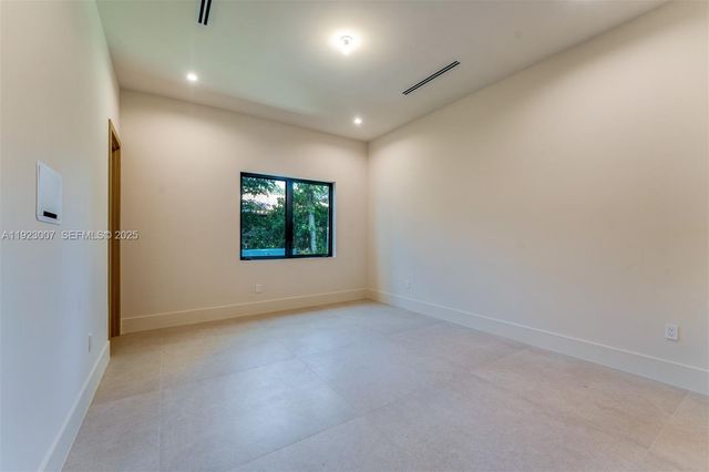 6840 SW 92nd St, Pinecrest, FL 33156