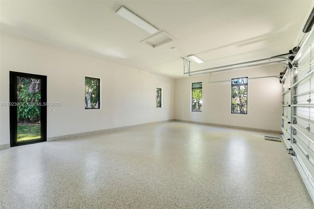 6840 SW 92nd St, Pinecrest, FL 33156