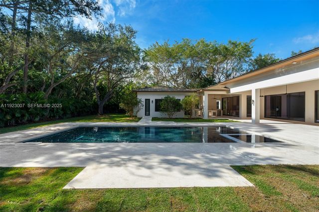 6840 SW 92nd St, Pinecrest, FL 33156