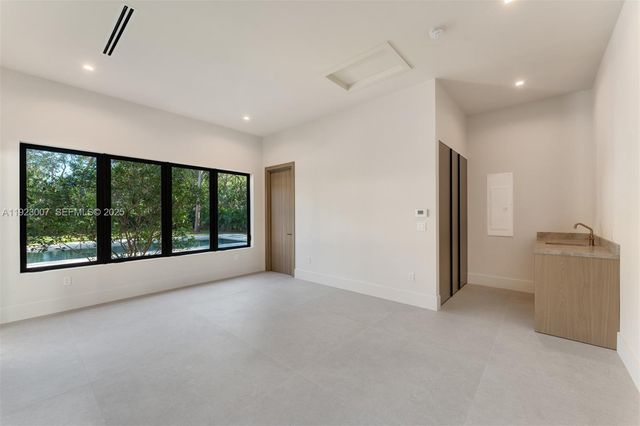 6840 SW 92nd St, Pinecrest, FL 33156