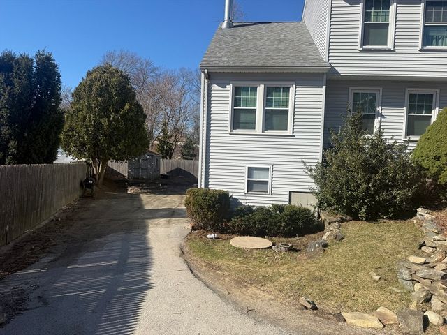 13 Simone 2, Worcester, MA 01604