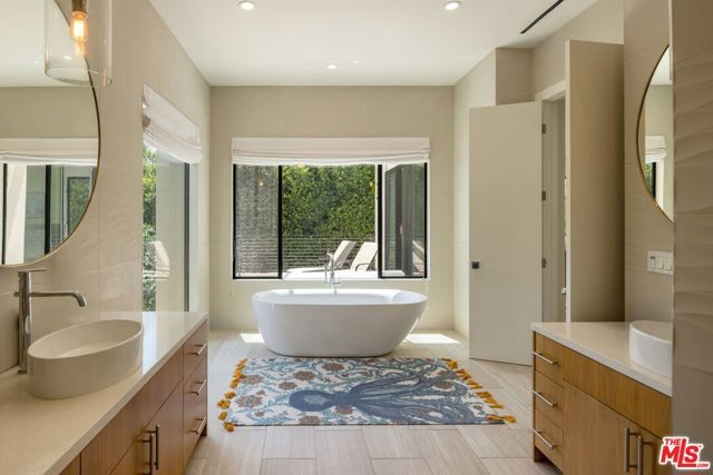 734 N Spaulding Avenue, Los Angeles, CA 90046