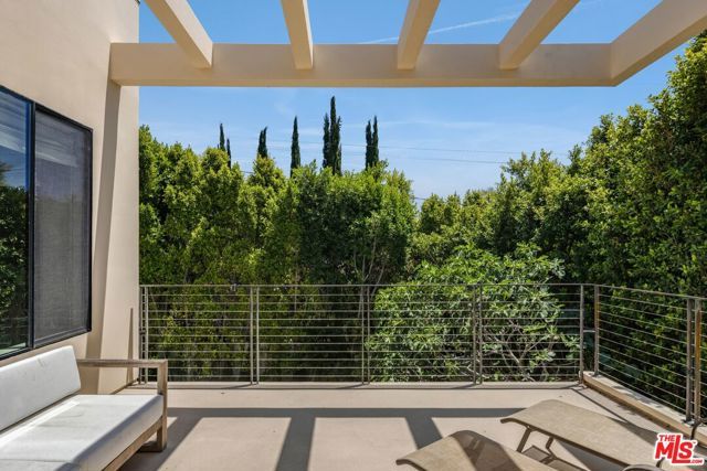 734 N Spaulding Avenue, Los Angeles, CA 90046