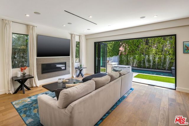 734 N Spaulding Avenue, Los Angeles, CA 90046
