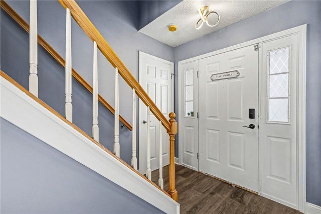 9 Lianne Drive, Greece, NY 14626