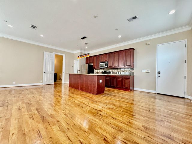 314 W Bell Street 201, Houston, TX 77019