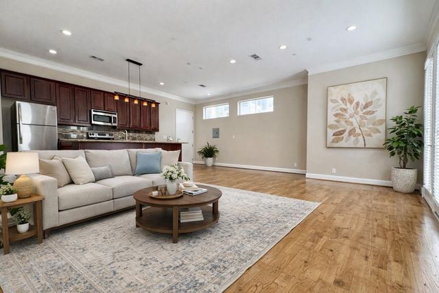 314 W Bell Street 201, Houston, TX 77019