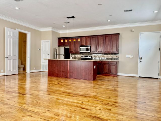 314 W Bell Street 201, Houston, TX 77019