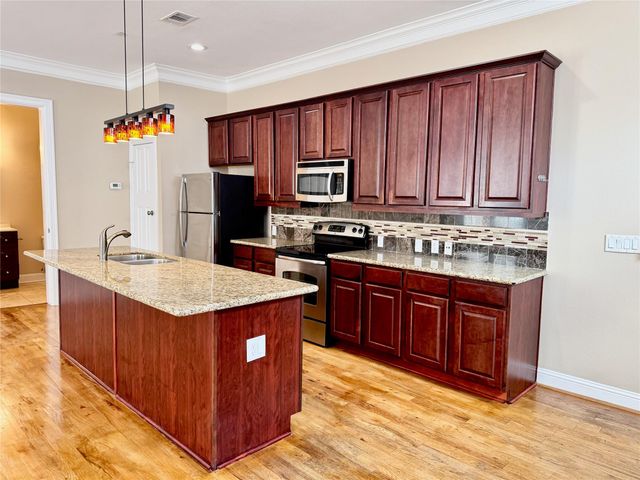 314 W Bell Street 201, Houston, TX 77019