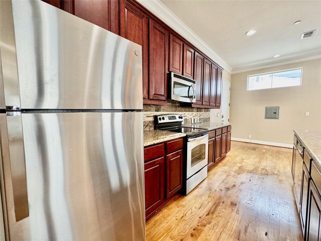 314 W Bell Street 201, Houston, TX 77019