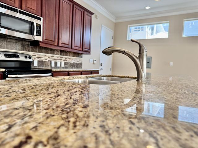 314 W Bell Street 201, Houston, TX 77019