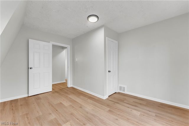 242 Orchard Avenue, Cuyahoga Falls, OH 44221