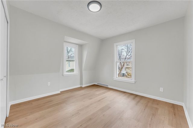 242 Orchard Avenue, Cuyahoga Falls, OH 44221