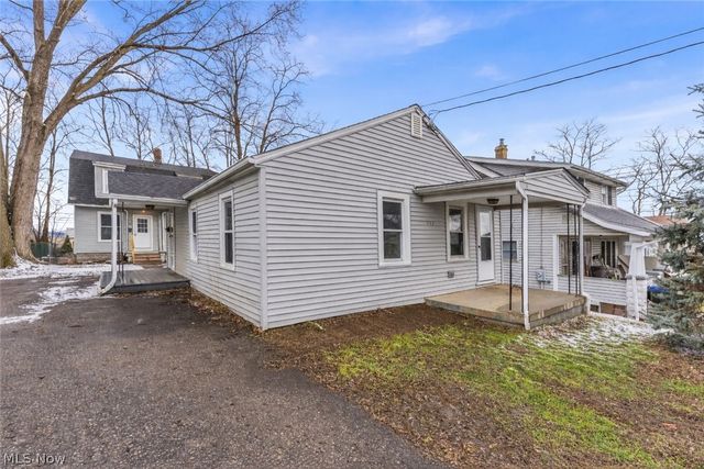 242 Orchard Avenue, Cuyahoga Falls, OH 44221