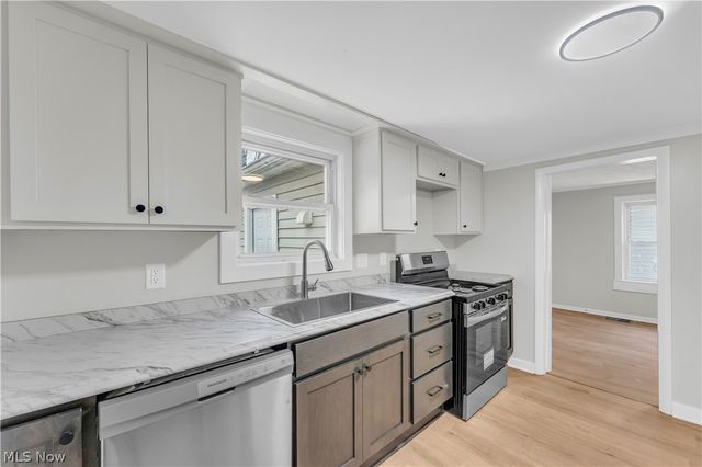 242 Orchard Avenue, Cuyahoga Falls, OH 44221