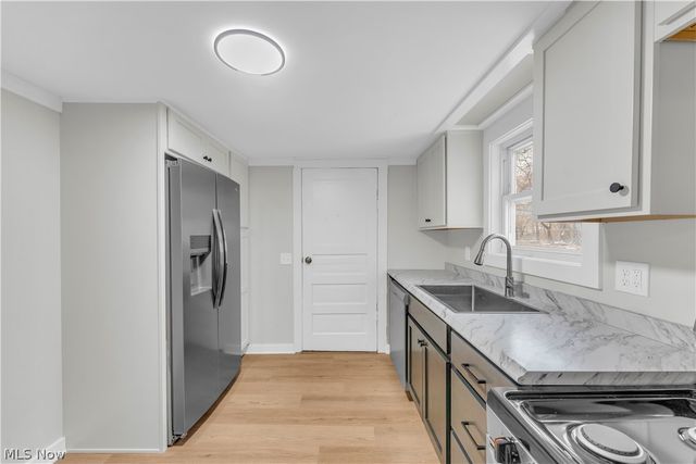 242 Orchard Avenue, Cuyahoga Falls, OH 44221