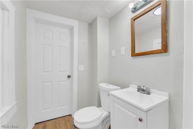 242 Orchard Avenue, Cuyahoga Falls, OH 44221