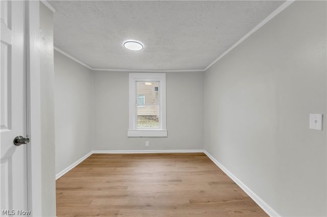 242 Orchard Avenue, Cuyahoga Falls, OH 44221