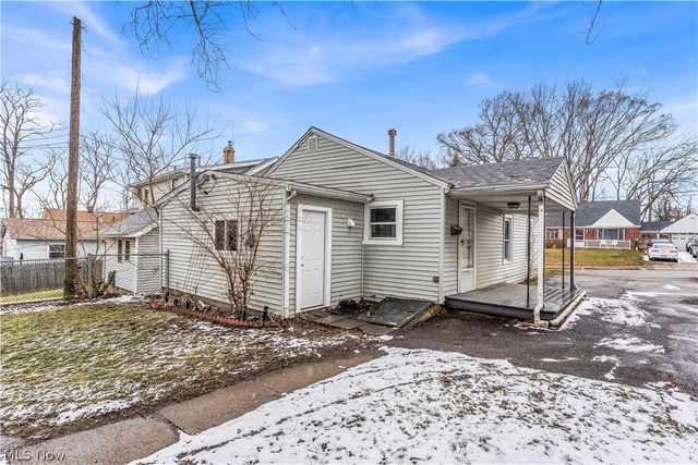 242 Orchard Avenue, Cuyahoga Falls, OH 44221