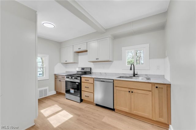 242 Orchard Avenue, Cuyahoga Falls, OH 44221