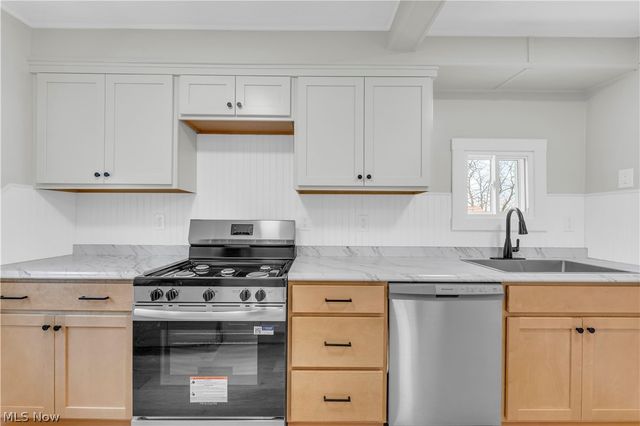 242 Orchard Avenue, Cuyahoga Falls, OH 44221