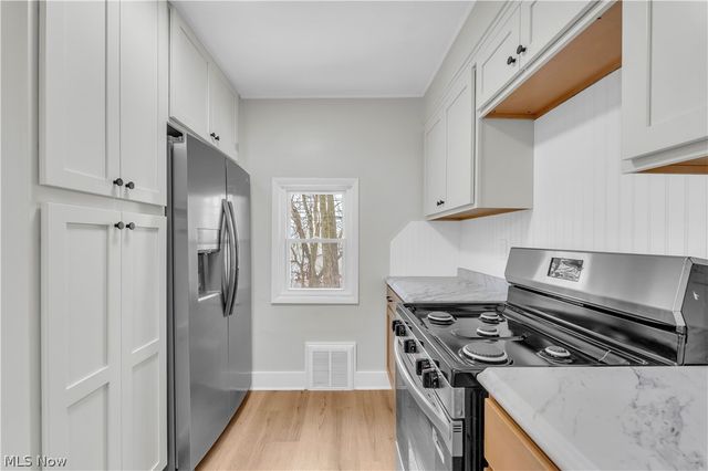 242 Orchard Avenue, Cuyahoga Falls, OH 44221