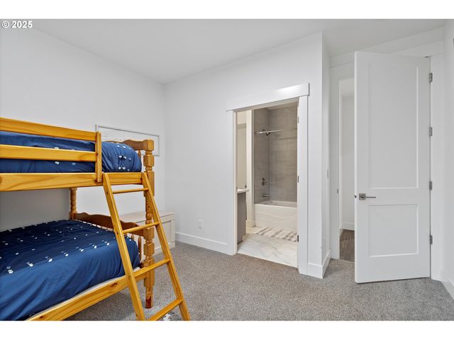 813 Sw 9TH St, Lincoln City, OR 97367