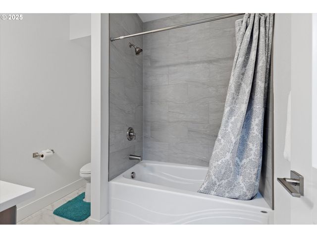 813 Sw 9TH St, Lincoln City, OR 97367