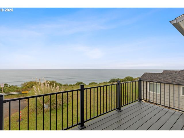 813 Sw 9TH St, Lincoln City, OR 97367