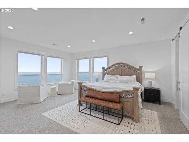 813 Sw 9TH St, Lincoln City, OR 97367