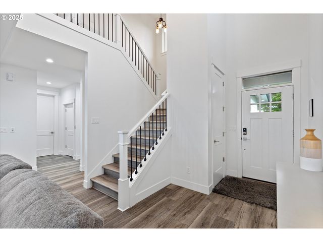 813 Sw 9TH St, Lincoln City, OR 97367
